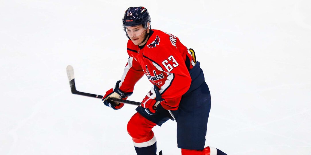 Мирошниченко дебютировал в плей-офф НХЛ: 2 броска и 3 хита за 9:31 в игре с Рейнджерс. После его силового против Ремпе чинили стекло