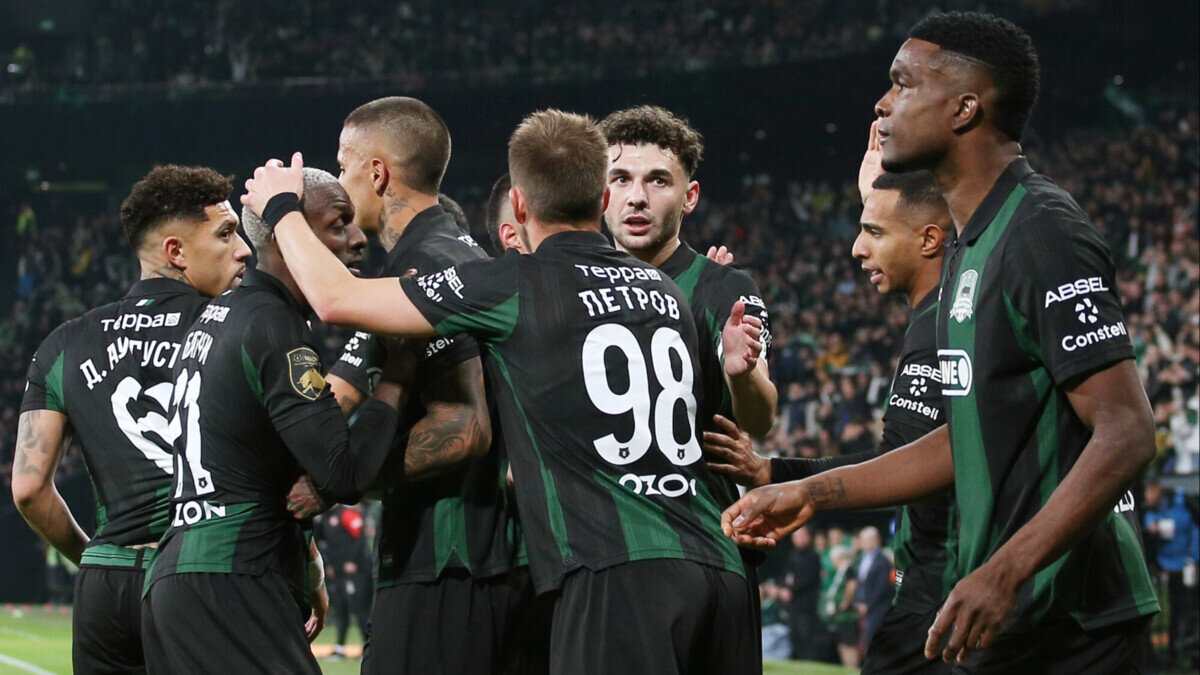 Краснодар лидирует в РПЛ после 15 туров с 33 очками. У ЦСКА столько же, Зенит и Локо отстают на 3 балла, Балтика на 5, Спартак на 8, Динамо на 16