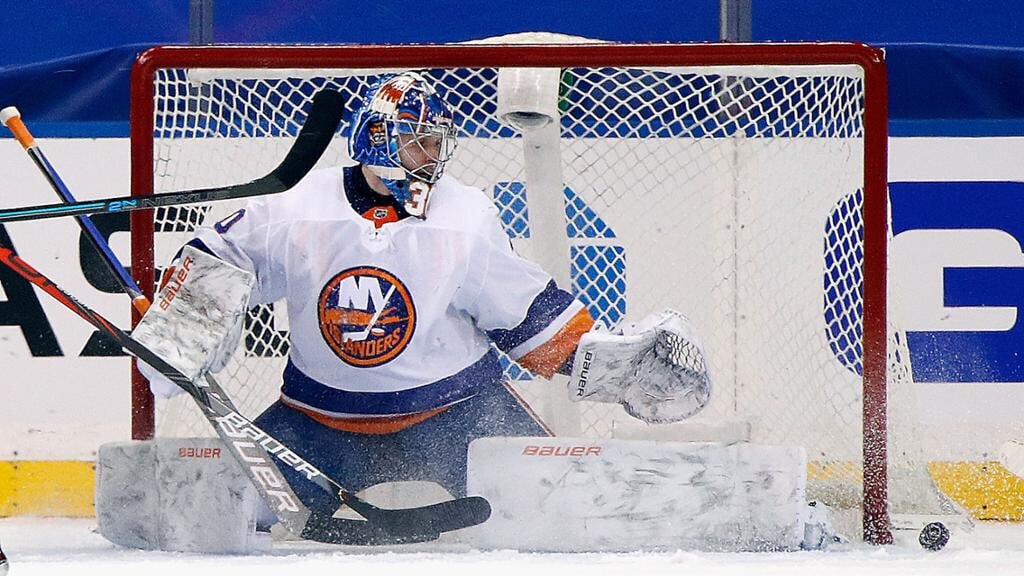 Сорокин 1-я звезда матча с Тампой: 32 отбитых броска из 34, 2 сэйва в серии буллитов, 5-я победа подряд