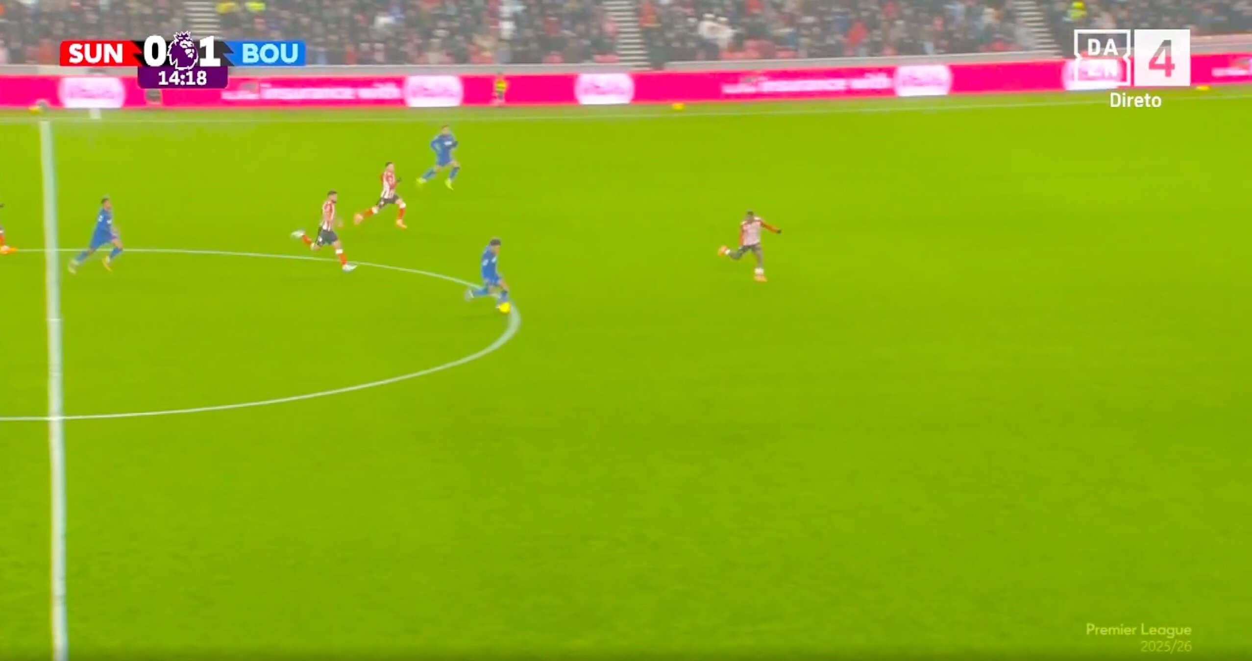 Адамс забил из центрального круга в матче Борнмута с Сандерлендом. 43,3 метра  самая большая дистанция в АПЛ-2025/26