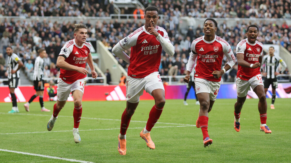 Арсенал лидирует в АПЛ после 14 туров. Ман Сити отстает на 5 очков, Астон Вилла  на 6, Челси  на 9, Ливерпуль  на 11, МЮ с игрой в запасе  на 12