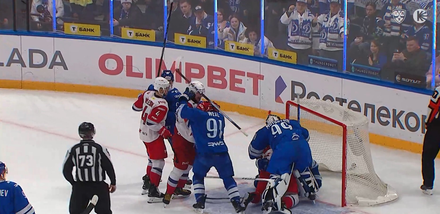 Радулов сцепился с Пыленковым, Сурин нанес несколько ударов Уилу в матче Локомотива и Динамо