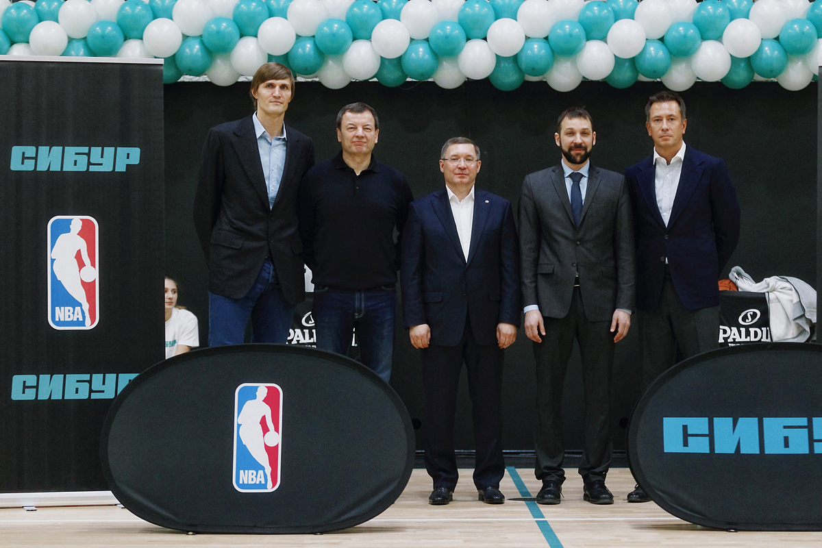 Андрей Кириленко и НБА открыли в Тюмени новую баскетбольную площадку