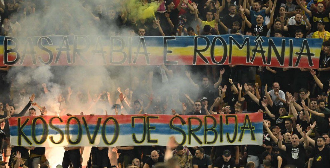 Федерация футбола Косово пожаловалась в УЕФА и готовит иск в CAS из-за скандала с баннером Косово  это Сербия и кричалок на матче с Румынией