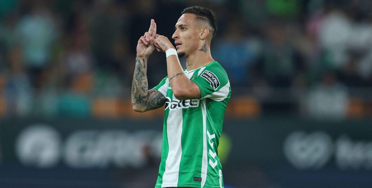 У Антони 62 в 10 матчах сезона за Бетис. Сегодня забил Лиону