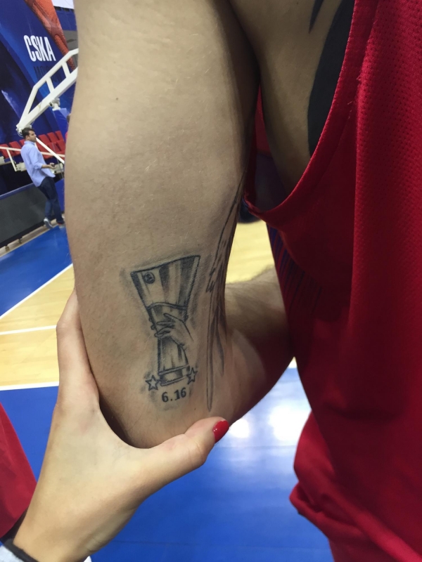 Никита Курбанов сделал татуировку в честь победы ЦСКА в Евролиге