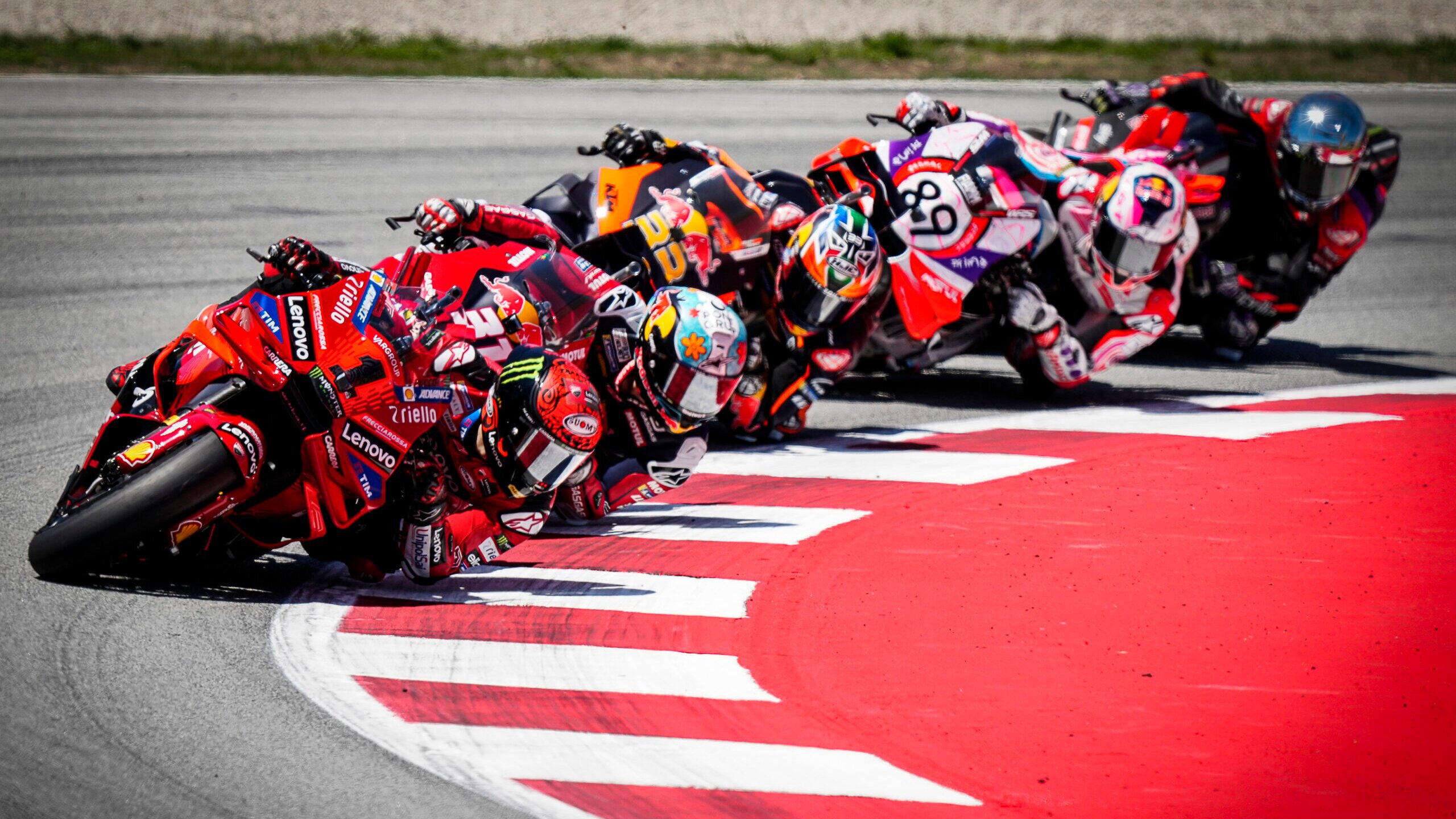 Составы команд MotoGP на сезон-2025: известны 13 гонщиков из 22