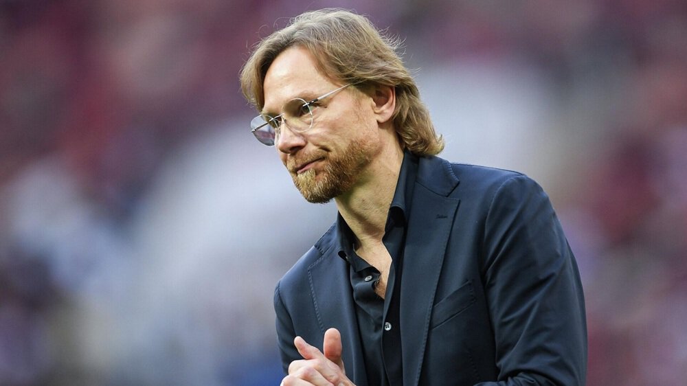 Карпин о влиянии на российский футбол: Сколько уже лимитов пережили Сейчас опять новый. На футбол обращают внимание  это самый популярный вид спорта