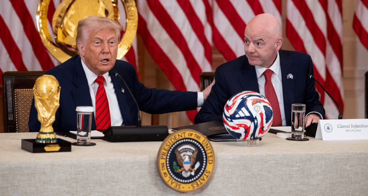 Инфантино должен показать, что он сильнее Трампа. Плохо позволять политике доминировать над вами, другие федерации тоже должны выразить протест. Блаттер о визовой политике США на ЧМ