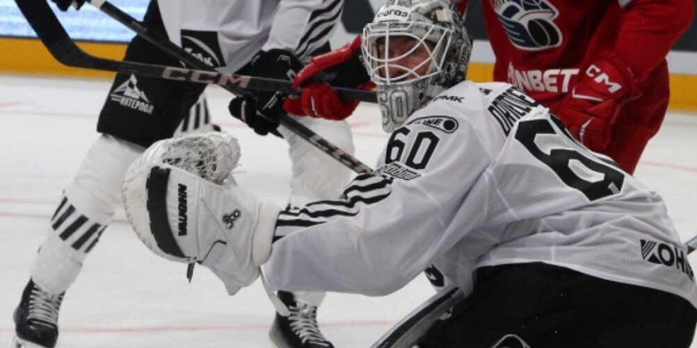 Мышкин о вратаре Трактора Дриджере: Уровень  дворовый. Когда голкипер так играет, вся команда на нервах  психанул даже тренер, уехал домой, в Канаду. Какой-то анекдот