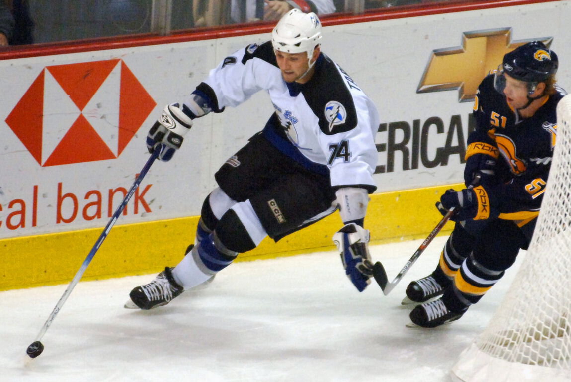 Экс-форвард Витязя Тарнаски подрался во время игры в гольф. Оппонент обозвал хоккеиста трусом и атаковал его  Тарнаски ударил соперника не менее 5 раз