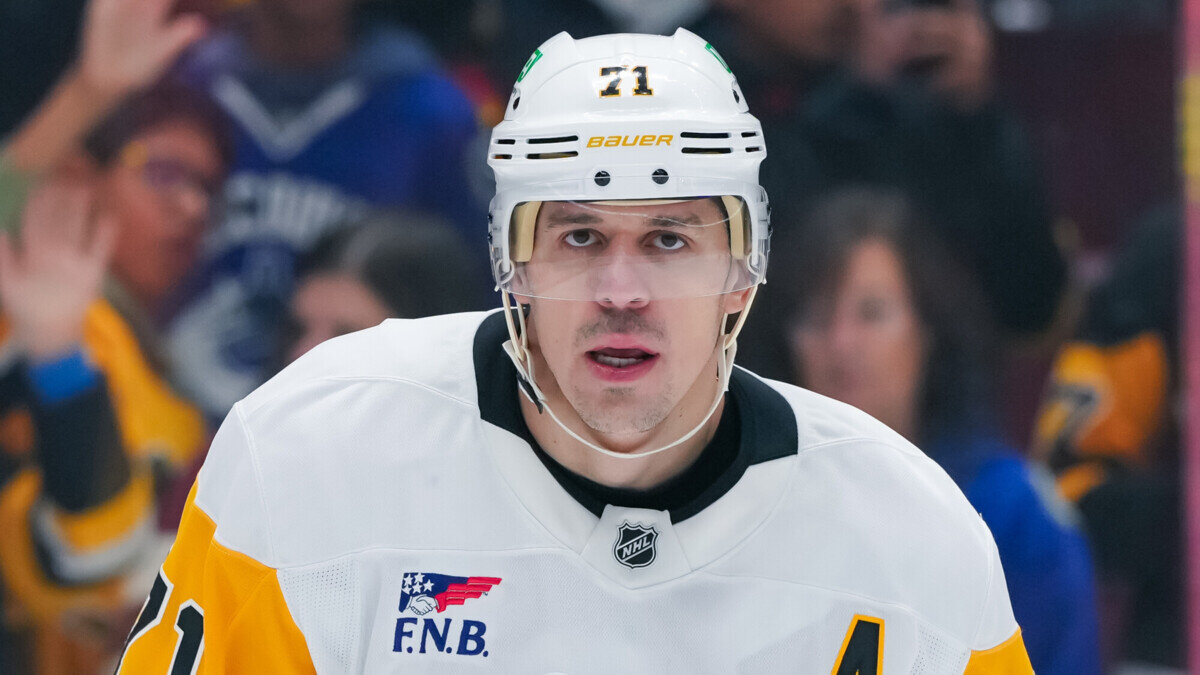 39-летний Малкин самый возрастной игрок в истории НХЛ с голом в матче регулярки за пределами Северной Америки. Он побил рекорд Блэйка, установленный в 2007-м