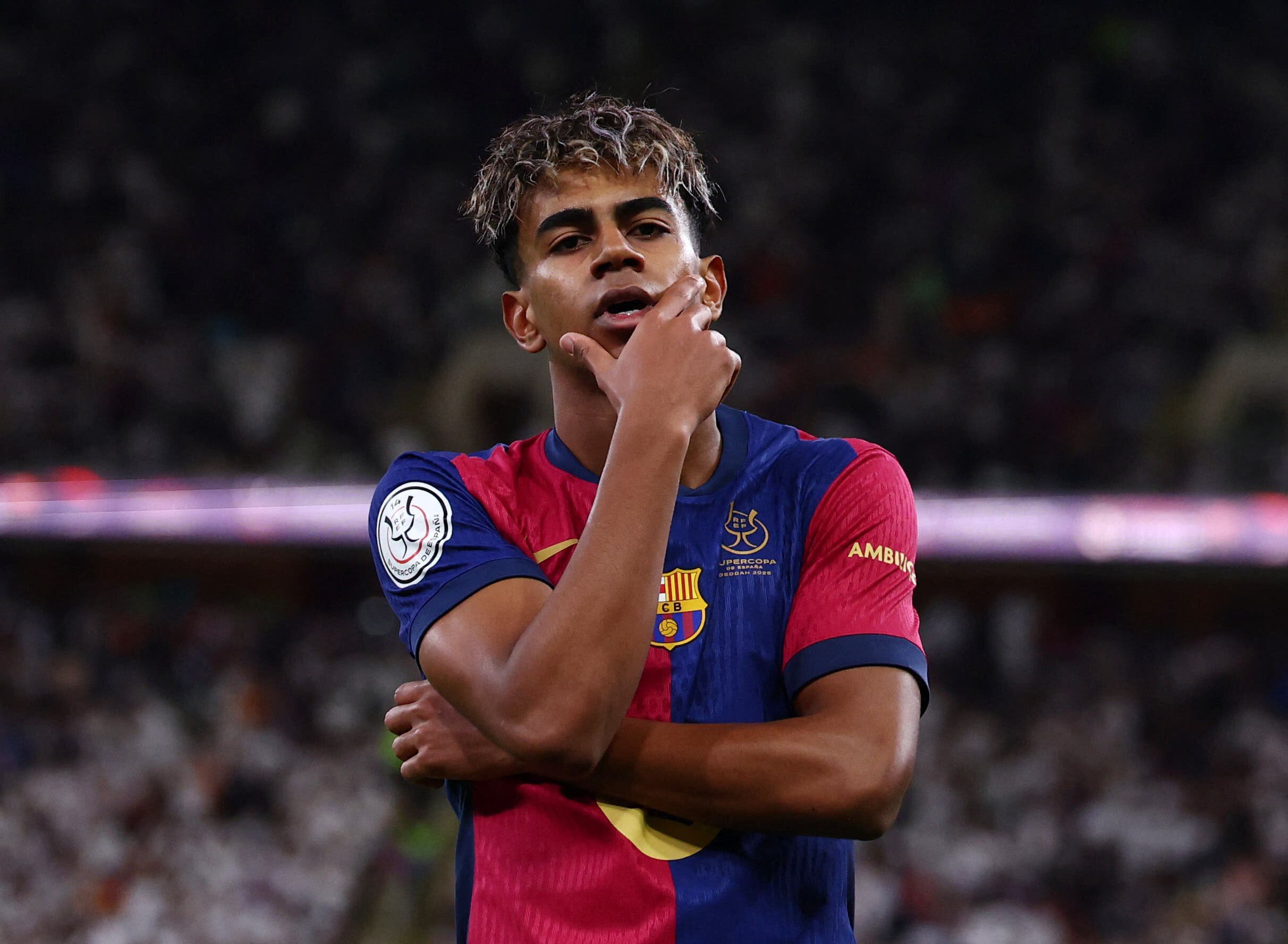 Ямаль запустил свой канал на YouTube и выложил видео с экскурсией по своему дому. На вингера Барсы в первый день подписались более 200 тысяч человек