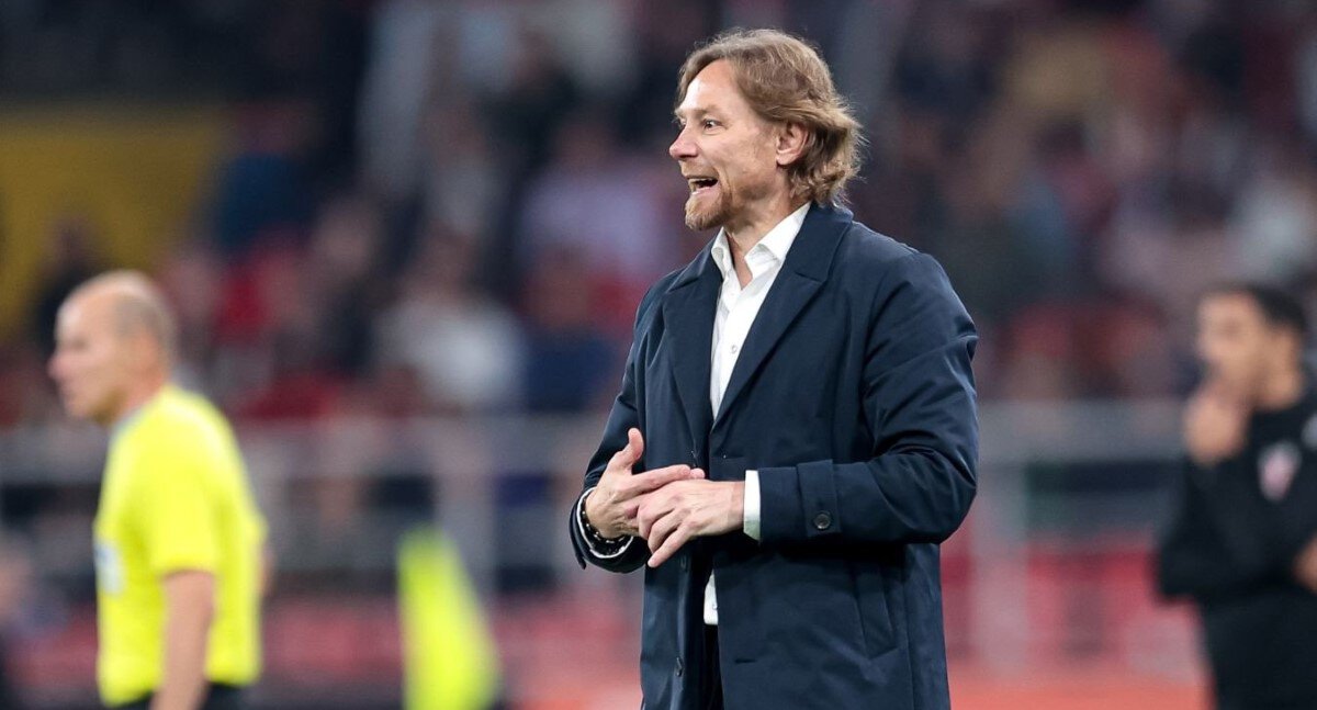 Быстров о Карпине: Совмещение никуда не годится. Тренер сборной должен относиться к товарищеским матчам, как к финалу чемпионата мира. Надо определиться, кто и чем будет заниматься