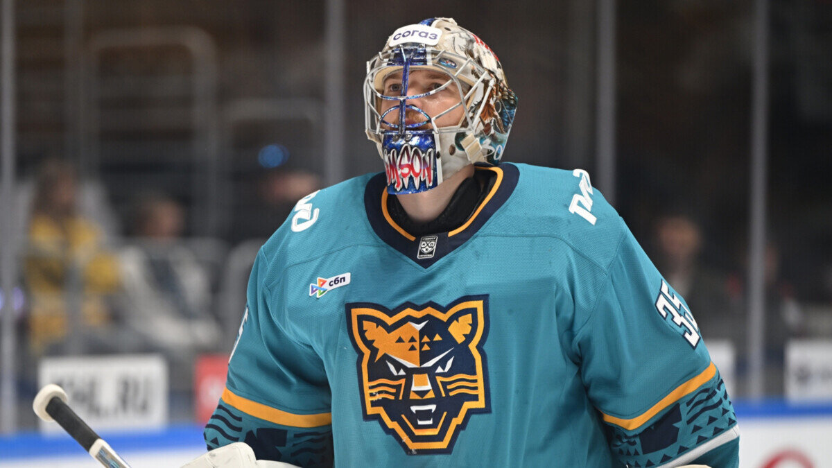 Сочи проиграл 3 из 4 последних матчей. Самсонов пропустил 4 шайбы и был заменен в игре с Ладой