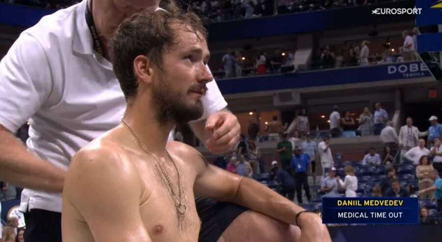 Медведев взял медицинский перерыв в финале US Open
