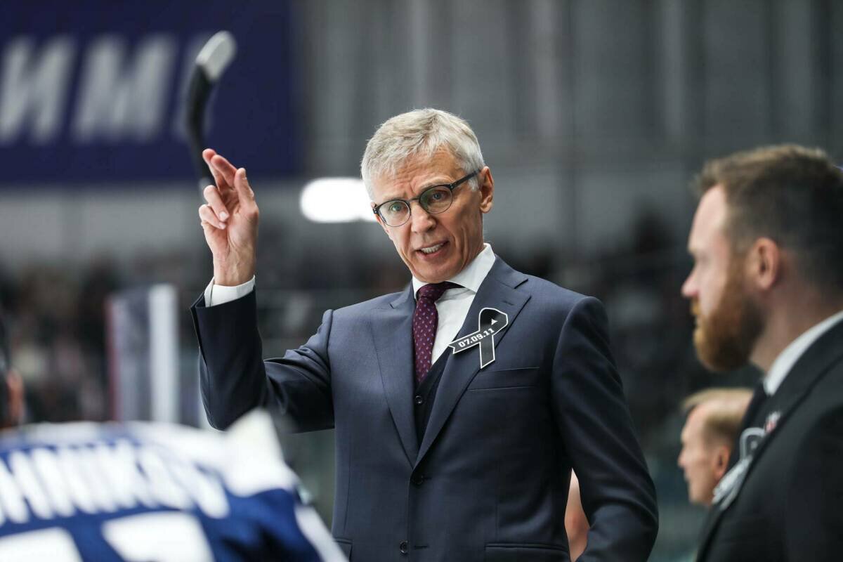 Дмитрий Федоров о схеме 1-3-1 у СКА: Если бы Ларионову в Торпедо сказали, что он будет так играть, он бы саркастически рассмеялся. Но сейчас турнирная ситуация сложная. Ноль осуждения