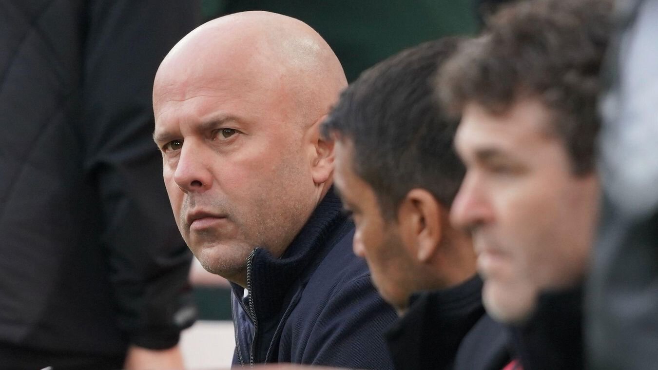 Арне Слот: Эмоции крайне негативные, очередное крупное поражение Ливерпуля. Мне понравилась реакция на первый гол ПСВ, в перерыве никто не ожидал, что будет 1:4