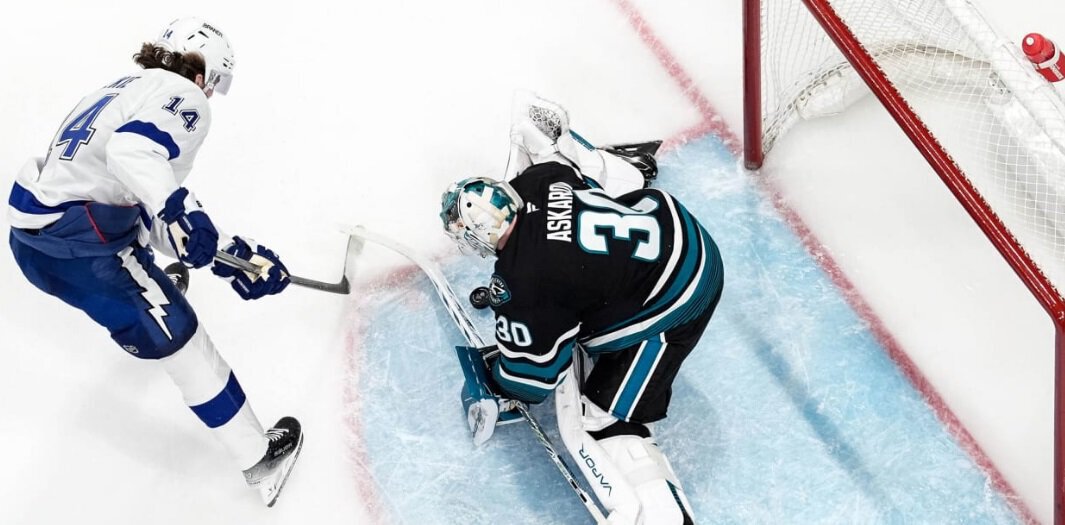 Аскаров  1-я звезда матча с Колорадо: 36 сэйвов из 38. Победа  2-я в сезоне