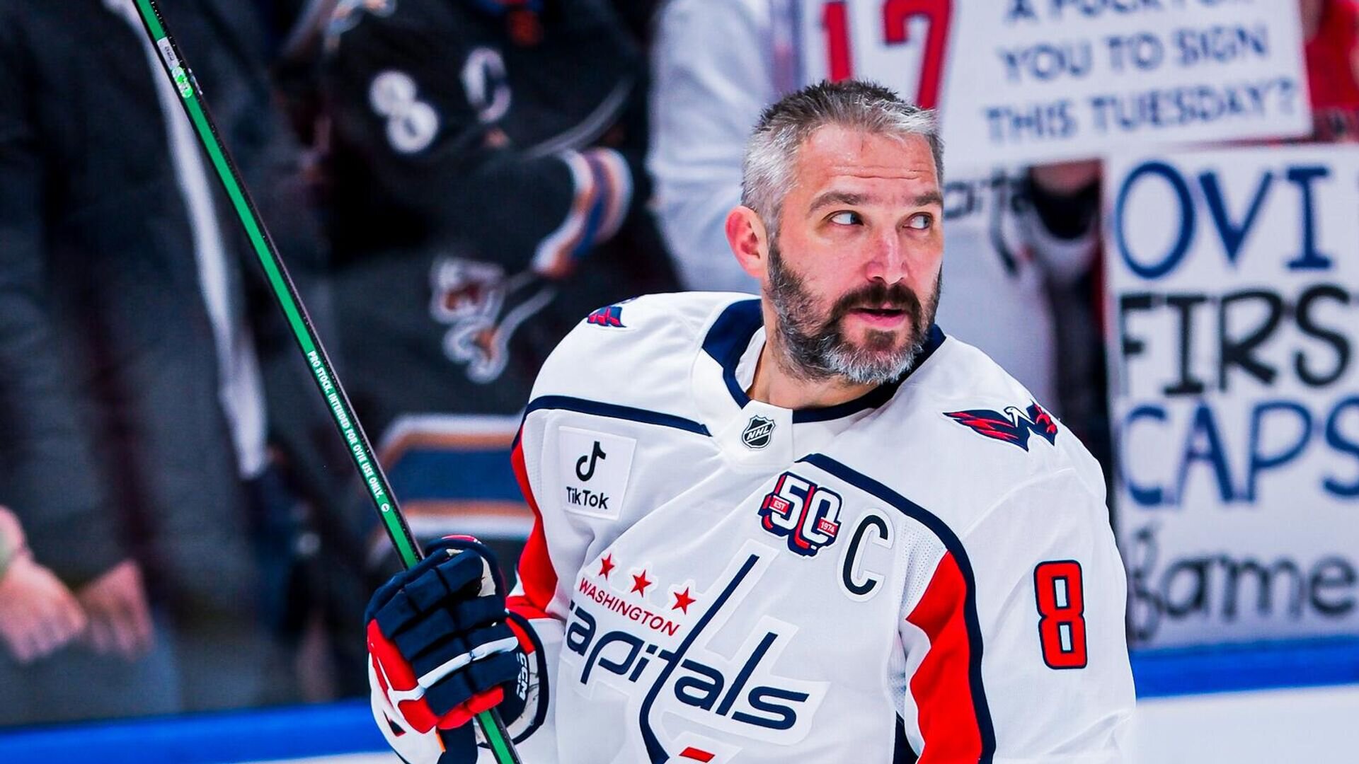 Овечкин о церемонии в честь 900 шайб и 1500 матчей в регулярках НХЛ: Эмоциональный день для меня и семьи. Спасибо Вашингтону за возможность столько сыграть и команде за голы