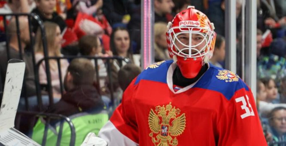 Балет тяжелее, чем хоккей. И там, и у нас люди оставляют немало здоровья, но как они трудятся, эта растяжка не каждому дано. Самсонов после посещения спектакля в Новосибирске