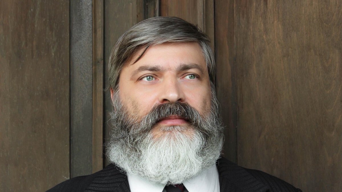 Зенит выложил видео с актером из роликов ЦСКА и Спартака: Я Люлинецкий Михаил, 54 года, рост 177, размер одежды 56. У меня порядка 80 эпизодов, приму