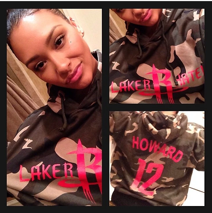 Девушка Дуайта Ховарда в худи с надписью