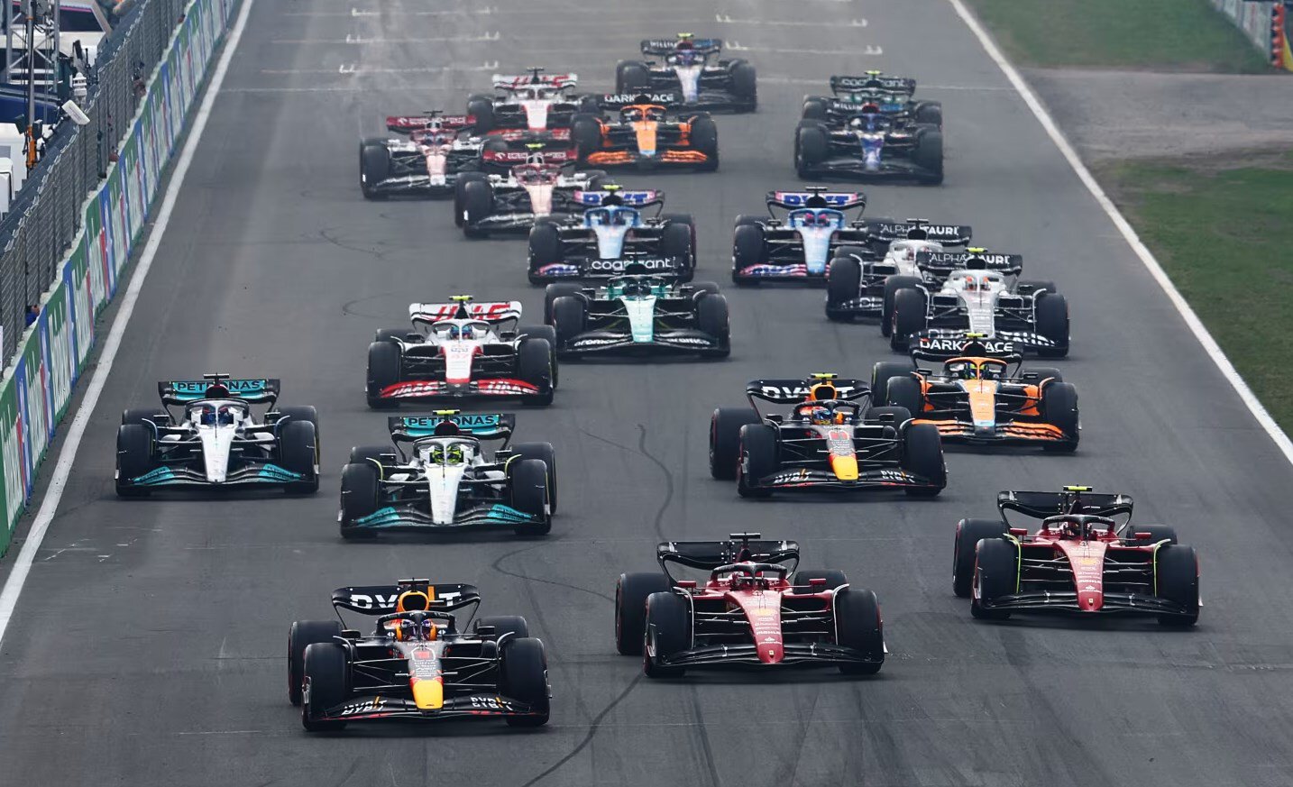 джидда формула 1 гран при. гран-при саудовской аравии. Alpine f1 2022 розовые. гран при абу даби 2022. серхио перес гран при саудовской аравии 2023.