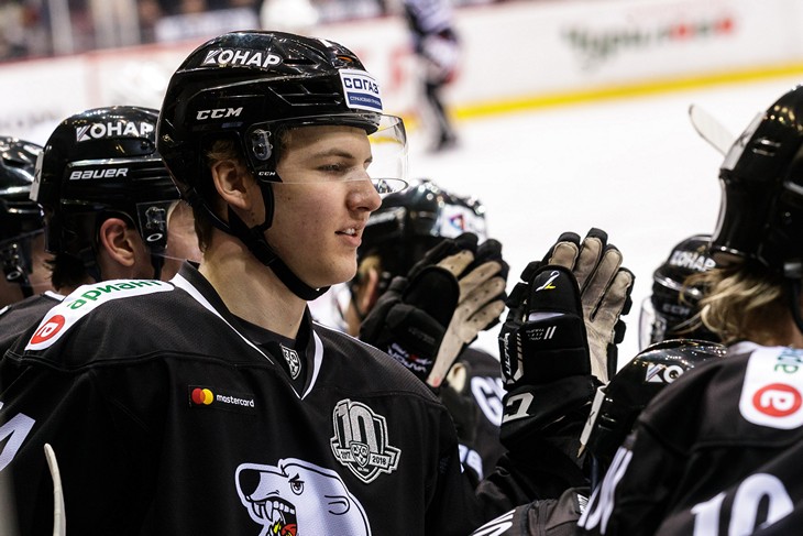 У нас растет новая суперзвезда. В 18 лет он зажигает в плей-офф