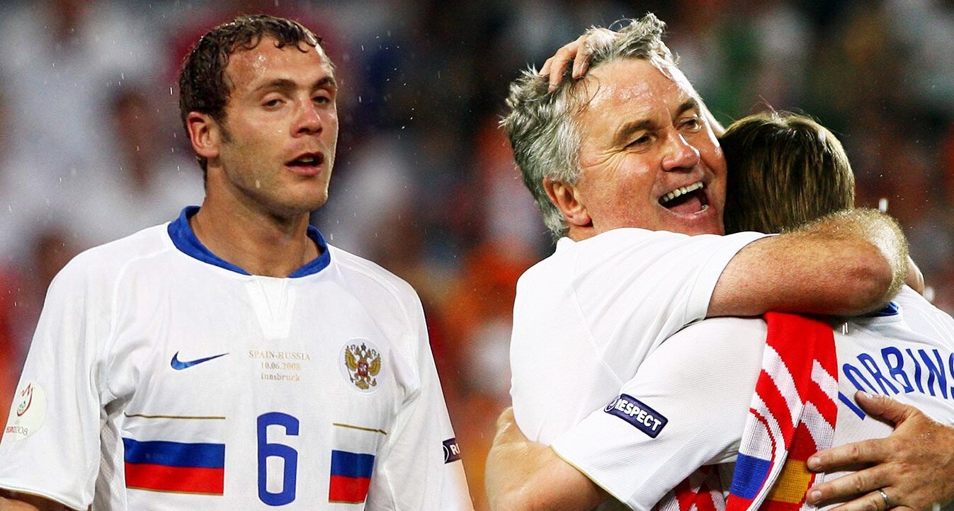 Адамов о пасе на Хиддинка на Евро-2008: Игровой момент, таких ситуаций миллион за игру. Отдал не глядя, на голос Анюкова. Первое время сильно раздраж