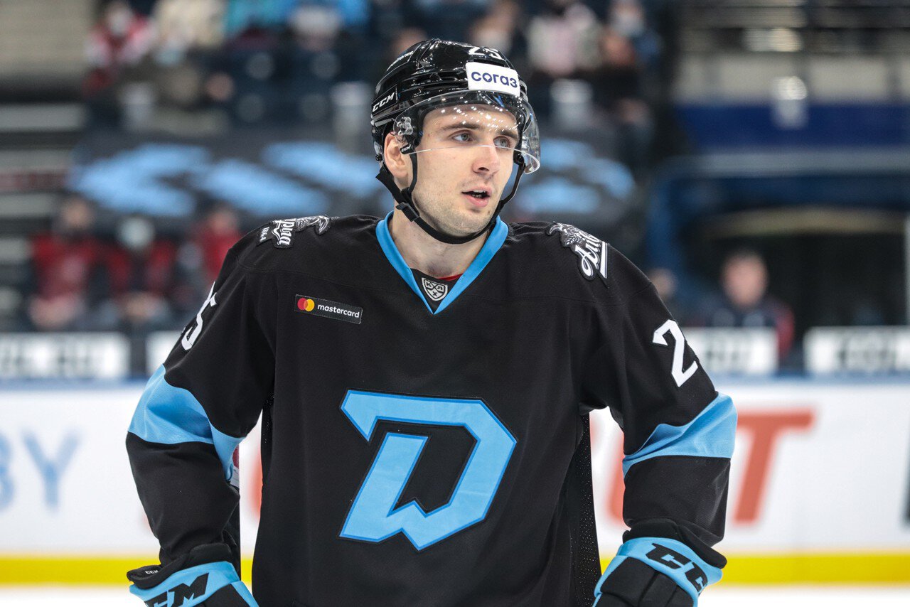 Котенка, которого спасли Лимож и Фукале, приютили Усов и его жена. Питомцу дали кличку Лео