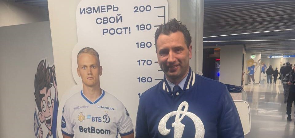 Ротенберг сфотографировался на фоне ростомера с изображением Тюкавина: Вместе мы всех победим!