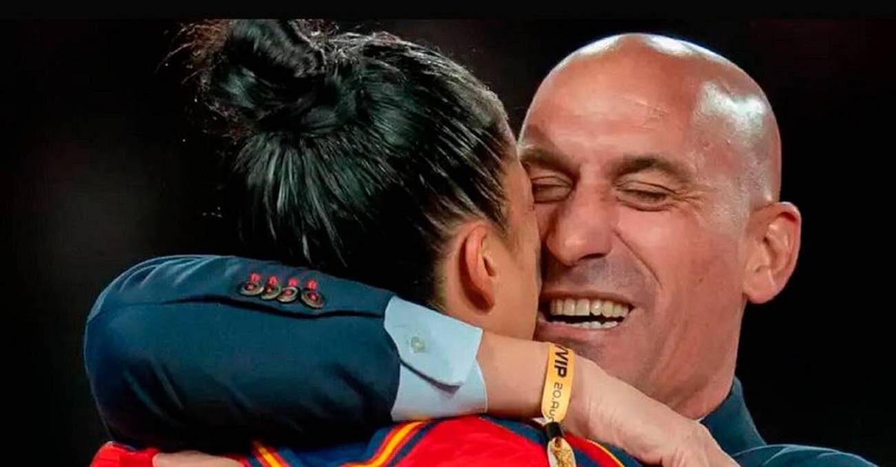 RFEF подаст иск о защите чести Рубиалеса. Слова Эрмосо опровергли фото с награждения