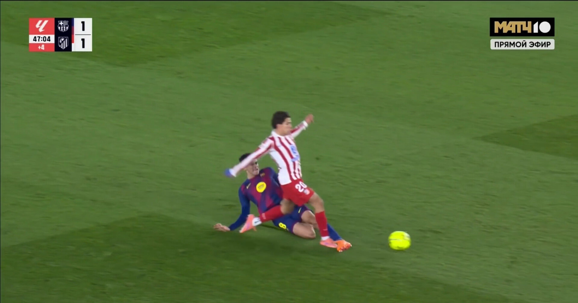 Мартин в подкате сзади сбил Джулиано Симеоне, бежавшего к штрафной Барселоны. Бенгоэчеа показал защитнику желтую
