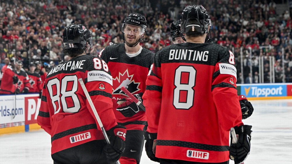 Канада выиграла все 5 матчей на ЧМ-2024. Финляндия, ведя 2:0, проиграла 2 игру подряд и идет 4-й в группе A