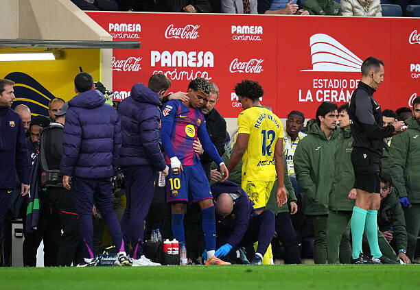 Бурруль о фоле Вейги на Ямале: Явная красная, Ламин получает удар сзади, когда уже контролирует мяч и пространство. Повторяется ситуация с Маркао на Бернабеу