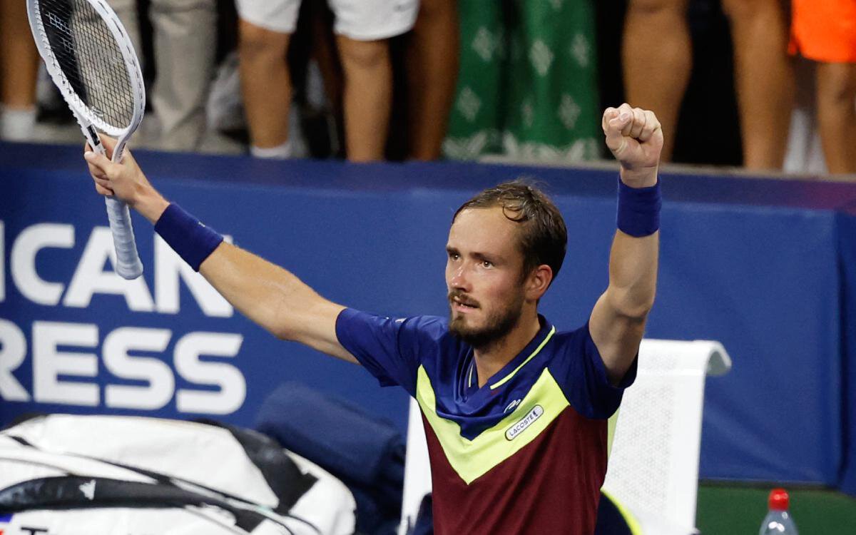 Медведев победил Алькараса и сыграет с Джоковичем в финале US Open, Германия выбила США с ЧМ по баскетболу, Неймар обошел Пеле, Испания забила 7 голо