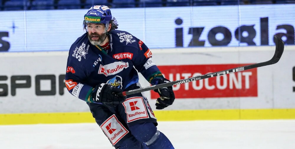 Ягр забил первый гол в сезоне в Чехии. Яромир стал самым возрастным действующим хоккеистом в профессиональной лиге  52 года и 63 дня