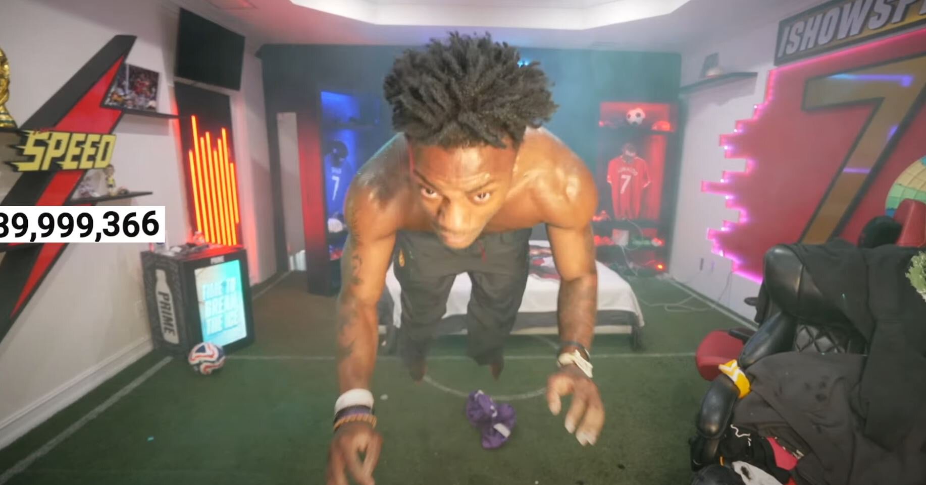 IshowSpeed ​​scored 40 million subscribers on YouTube and jumped into the camera
