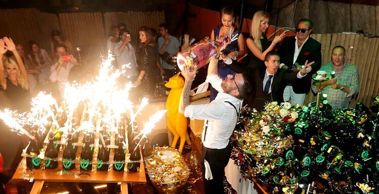 Андрей Мостовой о вечеринке Кокорина и Мамаева с шампанским после Евро: 100% неправильно, но все равно исторически. Кокора  легенда, в любом случае молодец, пошумели здорово