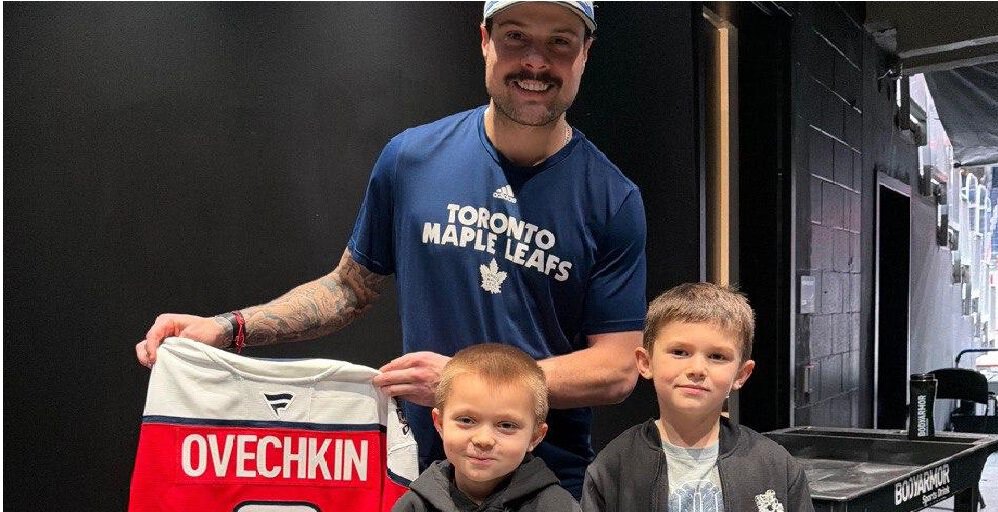 Сыновья Овечкина сделали фото с Мэттьюсом: Опять попросили поработать фотографом 