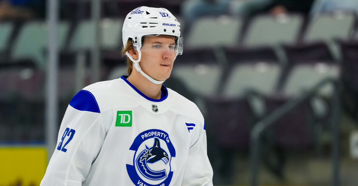 Ванкувер расторг контракт с Кравцовым. Форвард прошел драфт отказов (Эллиотт Фридман)