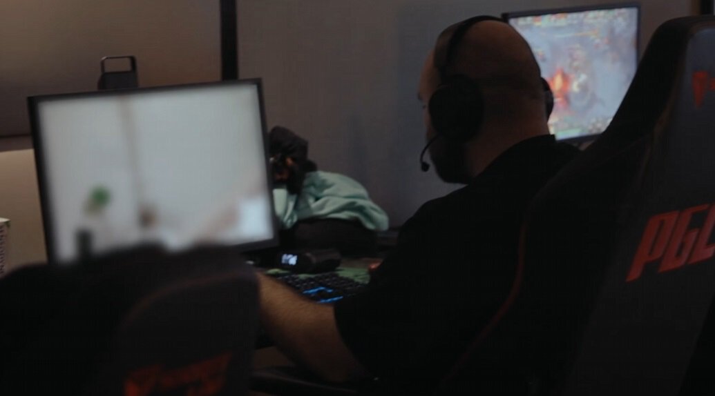 No[o]ne играл в PUBG в практисе PARIVISION во время игрового дня PGL Wallachia 4. Монитор мидера во влоге заблюрили