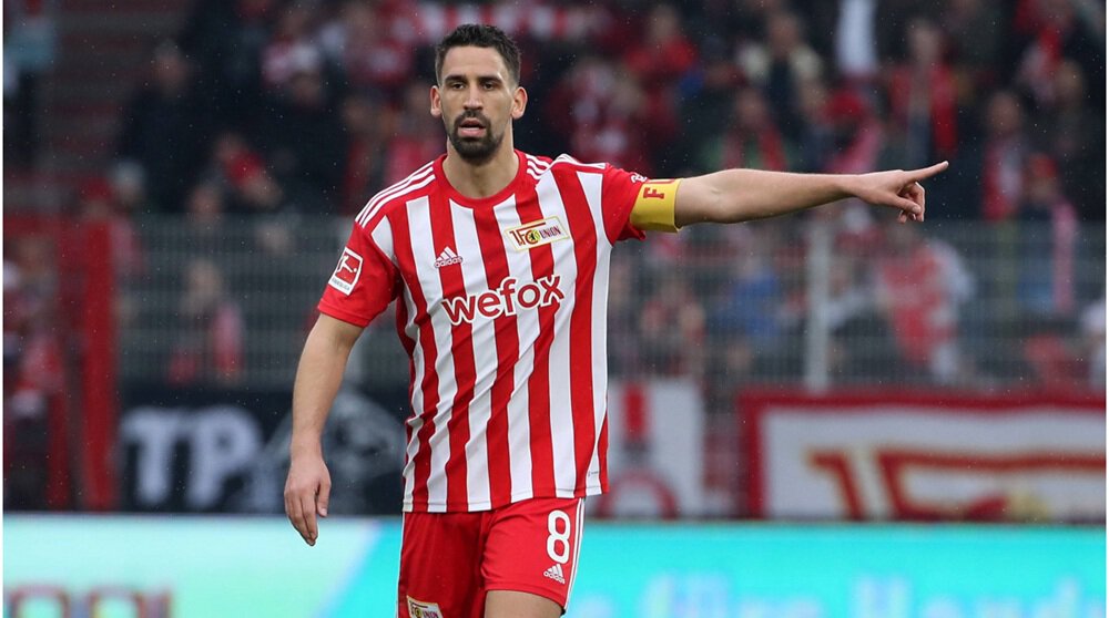 Рани Хедира упрекнул Баварию в затяжке времени: Павлович лежал две минуты. Игра возобновилась и он снова лег на газон. Нечестная игра