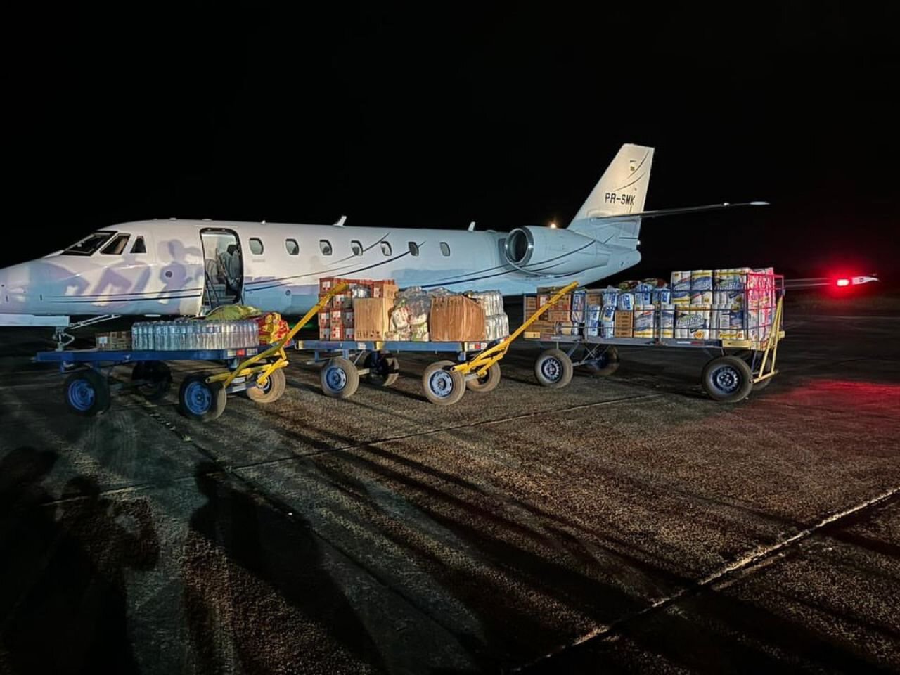 Неймар отправил личный самолет с едой, водой и припасами пострадавшим от наводнения в Бразилии