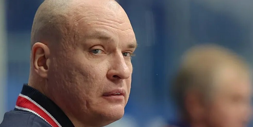 Разин о том, нужен ли психолог Металлургу: Все индивидуально. Кому экстрасенс, кому жена вот такая . В детском хоккее нужен родителям