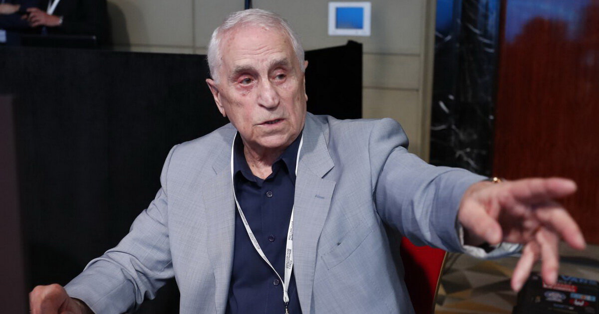 Анзор Кавазашвили: Надо отучить вратарей разыгрывать мяч ногами. Это придумали несчастные бизнесмены, которые хотят своей авантюрой больше возбуждать