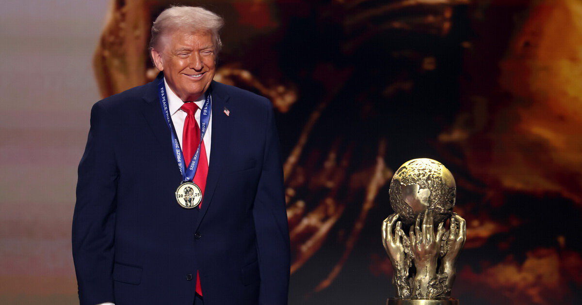 Дональд Трамп: Для НФЛ надо придумать другое название, это же бессмыслица какая-то. Мы называем футбол соккером, но это и есть футбол