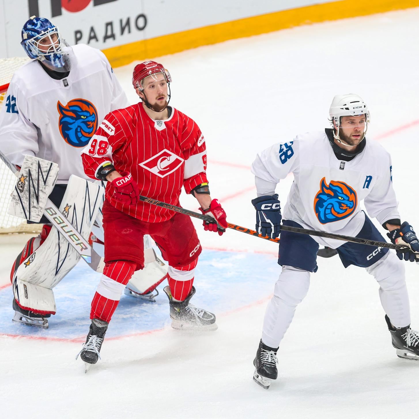 Фотография поста в ленте КХЛ: шансы «Спартака» и «Шанхай Дрэгонс» на победу в матче регулярного чемпионата