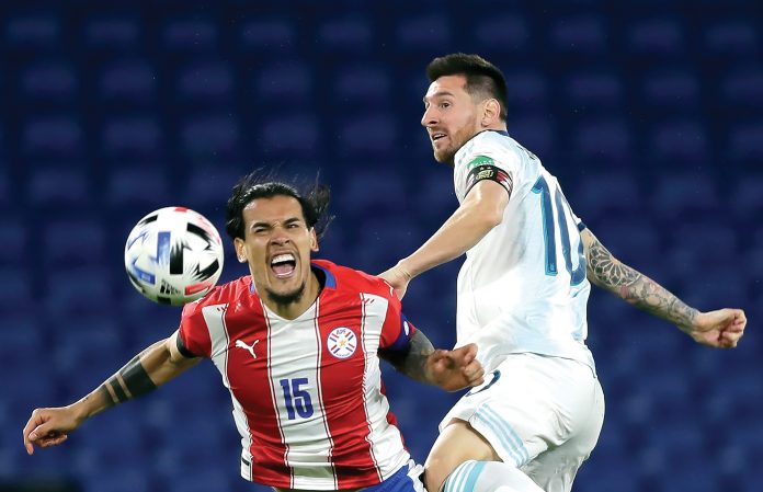 Судейский карнавал и новые подвиги Сильвы. Как Парагвай снова не проиграл Аргентине